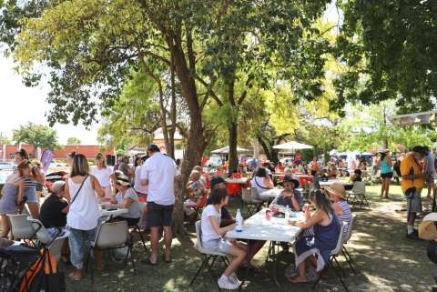 1756599867-eating_meals