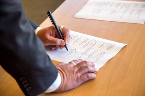Signing SOI Aboriginal Children -9319