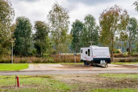 Victoria-Park-Lake-Caravan-Park-Waterfront-Powered-Site-1