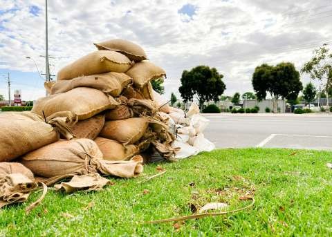 SandBags 04 IMG 2055 07 December 2022 Lingy